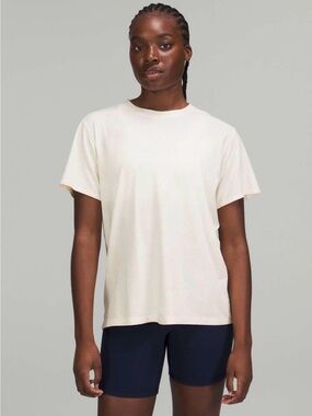 Lululemon All Yours Tee, Size 6